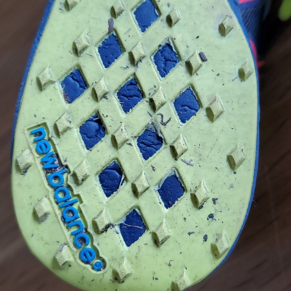 New balace sport shoes with metal klits - Picture 6 of 7